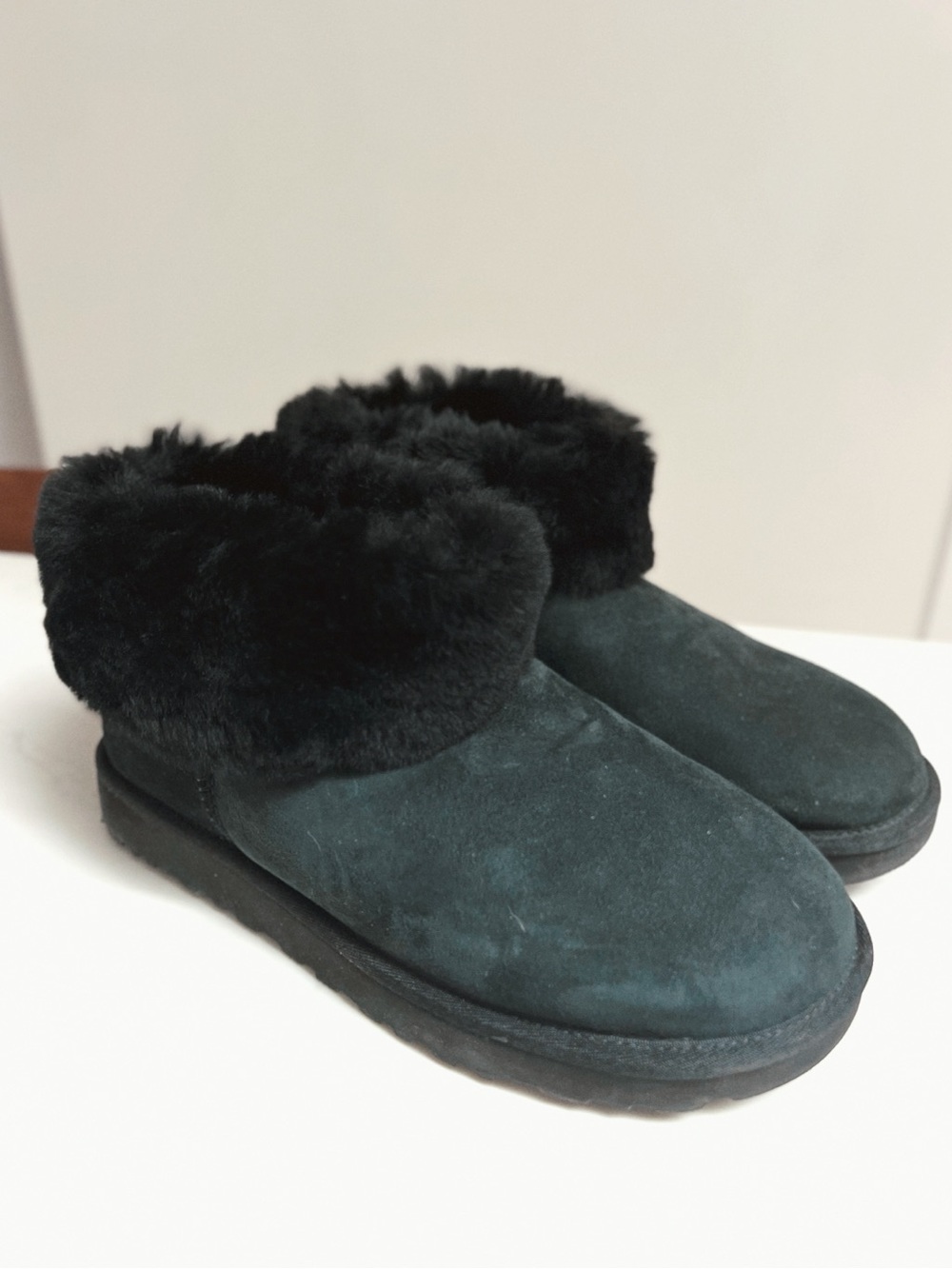 UGG | Classic Mini Fluff Black Shearling Boots